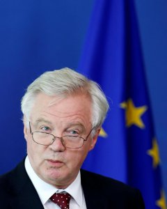 El Secretario británico para el Brexit durante la rueda de prensa / REUTERS (Francois Lenoir)