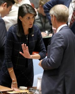 La embajadora estadounidense ante la ONU, Nikki Haley, habla durante el Consejo de Seguridad de las Naciones Unidas, tras la votación para la resolución acerca de las sanciones contra Corea del Norte. EFE/ANDREW GOMBERT