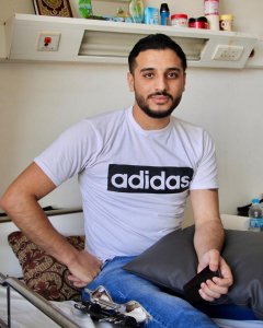 Un tiroteo dejó a Mohammed sin movilidad en las piernas. - MARÍA GONZÁLEZ