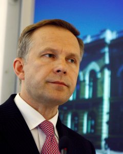 Foto de archivo del gobernador del Banco Central de Letonia, Ilmars Rimsevics, en una rueda de prensa en Riga.. REUTERS/Ints Kalnins