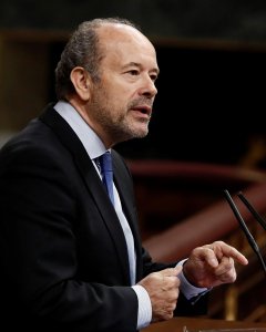 El diputado del PSOE Juan Carlos Campo, durante el pleno del Congreso que debate la derogación de la prisión permanente revisable. EFE/Mariscal