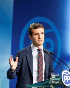 El vicesecretario de comunicación del PP, Pablo Casado, durante la rueda de prensa tras la reunión del Comité de Dirección, que ha presidido Mariano Rajoy. EFE/ Paco Campos