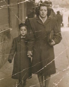 Juana Doña con su hijo