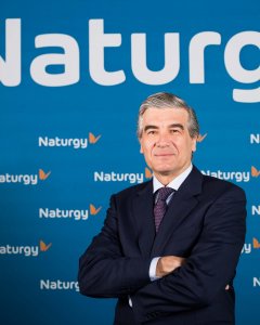 Francisco Reynés, presidente ejecutivo de Gas Natural Fenosa, con la nueva imagen y nueva denominación de la compañía, Naturgy.