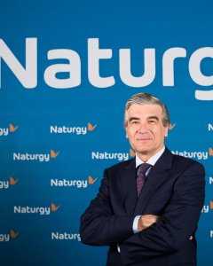 Francisco Reynés, presidente ejecutivo de Gas Natural Fenosa, con la nueva imagen y nueva denominación de la compañía, Naturgy.