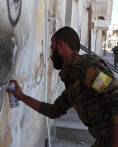 Milicianos kurdos del YPG, en Raqqa Foto por Ferran Barber