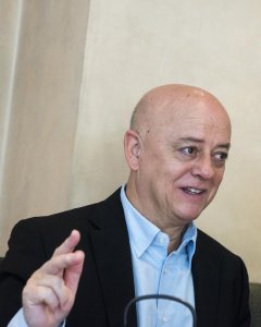 El diputado socialista, Odon Elorza, en un momento de la entrevista con 'Público'. FERNANDO SÁNCHEZ