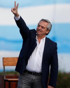 El candidato peronista a la Presidencia de Argentina, Alberto Fernández, en un acto de campaña.- REUTERS