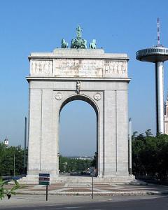 Arco de la Victoria situado en la entrada a la Ciudad Universitaria de Madrid.- Asociación Foro por la Memoria democrática
