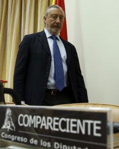 El secretario de Estado de Infraestructuras, Julio Gómez-Pomar, a su llegada ante la Comisión de Fomento del Congreso de los Diputados, donde ha presentado los presupuestos de 2016. EFE/Sergio Barrenechea