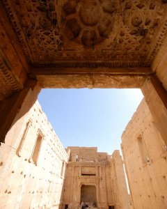 Foto de archivo de 2008, de turistas visitando el Templo de Bel, en Palmira (Siria). REUTERS/Omar Sanadiki