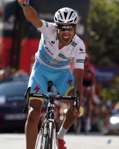 El ciclista italiano del equipo Astana, Fabio Aru en la vigésima etapa de la Vuelta Ciclista a España. EFE/Javier Lizon