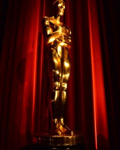 Una estatua del Oscar en el salón donde se han anunciado los candidatos a la 88 edición de los premios de la Academia de Hollywood. REUTERS/Phil McCarten