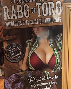 El cartel que anuncia 'Las jornadas del rabo de toro' en el club.