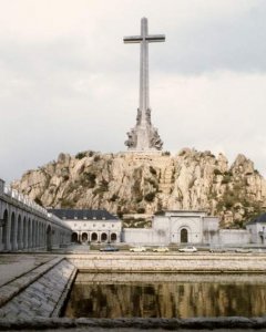El Valle de los Caídos, en el interior de cuya basílica descansan los restos de más de 33.400 víctimas de la Guerra Civil. EFE