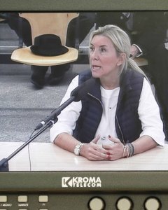 Imagen tomada de un monitor de la sala de prensa de la Audiencia Nacional en San Fernando de Henares, de Isabel Jordán, gestora de varias empresas de la trama Gürtel y considerada colaboradora estrecha de su cabecilla, Francisco Correa. EFE/Fernando Alvar