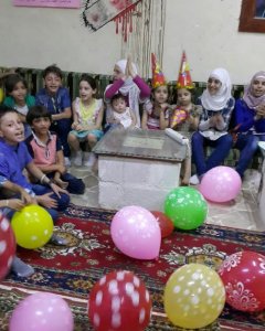 Una fiesta infantil en uno de los refugios subterráneos. - Fotografía cedida por Afraa Hashem
