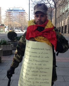 Francisco Fontao, frente al Ministerio de Defensa. CDC