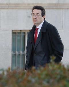 El ex alto cargo de supervisión del Banco de España Mariano Herrero, a su llegada a la Audiencia Nacional donde declara como investigado junto a Jerónimo Martínez Tello por la salida a bolsa de Bankia. EFE/Juan Carlos Hidalgo