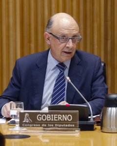 El ministro de Hacienda, Cristóbal Montoro, durante su comparecencia a en el Congreso tras la sentencia del Tribunal Constitucional (TC) que anula la amnistía fiscal. EFE/Paco Campos