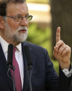 El presidente del Gobierno, Mariano Rajoy, durante la rueda de prensa que ha ofrecido tras su tradicional despacho de verano con el Rey Felipe VI, en el Palacio de Marivent. EFE/Ballesteros