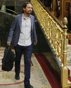 El líder de Unidos Podemos, Pablo Iglesias, a su llegada al pleno extraordinario en el Congreso, en el que ha comparecido el presidente del Gobierno, Mariano Rajoy, para dar explicaciones de su declaración ante el tribunal del juicio del caso Gürtel y sob