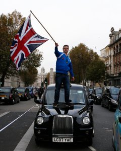 Un taxista en Londres. AFP