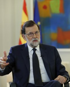 El presidente del Gobierno, Mariano Rajoy,  durante su entrevista con la agencia Efe en el Palacio de la Moncloa.EFE/Ángel Díaz