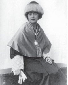 Ángela García de la Puerta fue también, desde mediados de los años 30, una de las primeras mujeres que dirigieron un instituto de Bachiller en España.