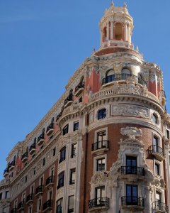 Detalle de la sede de Caixabank en Valencia. REUTERS/Heino Kalis