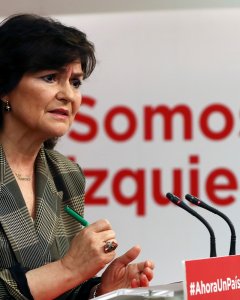 La secretaria de Igualdad del PSOE, Carmen Calvo, durante la rueda de prensa que ha ofrecido en la sede socialista de la madrileña calle de Ferraz. EFE/ Mariscal