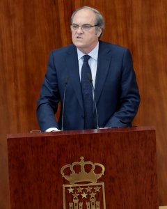 El portavoz socialista, Ángel Gabilondo, durante el pleno extraordinario de la Asamblea de Madrid sobre el máster de Cristina Cifuentes. EFE/ Zipi