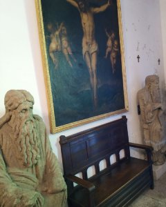 Las estatuas de Isaac y de Abraham, pertenecientes a la catedral de santiago de Compostela, en el Pazo de Meirás.
