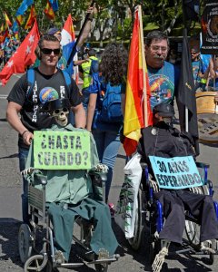 Manifestación por la 'equiparación salarial real' convocada por la asociación de Justicia Salarial Policial (Jusapol), en Madrid. EFE/Víctor Lerena