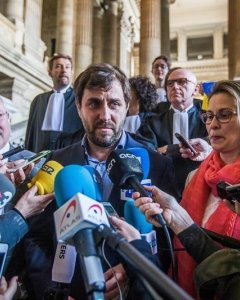 Lluís Puig, Toni Comín i Meritxell Serret s'adrecen als mitjans després de conèixer la decisió de la justícia belga de rebutjar l'euroordre d'extradició / EFE STEPHANIE LECOCQ