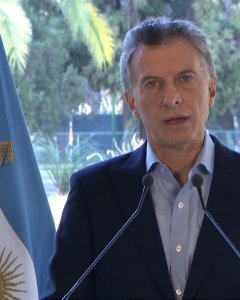 Captura del video del mensaje del presidente argentino, Mauricio Macri, mientras anuncia un acuerdo con el FMI para el adelanto de 'todos los fondos necesarios' para hacer frente a la devaluación del peso. EFE