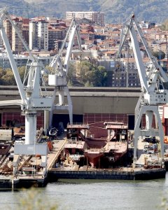Vista del astillero vizcaíno de La Naval de Sestao. EFE/ Luis Tejido