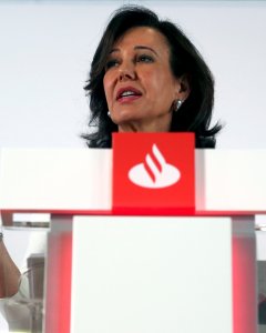 La presidenta de Banco Santander, Ana Patricia Botin durante la presentación de los resultados anuales de la entidad. REUTERS/Sergio Perez