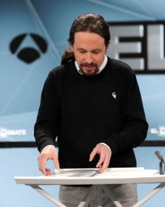 El líder de Unidas Podemos, Pablo Iglesias antes del inicio del segundo debate electoral en Atresmedia. EFE/JuanJo Martín