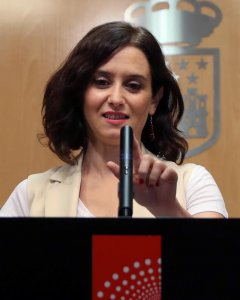 La candidata del PP a la Presidencia de la Comunidad de Madrid, Isabel Díaz Ayuso, durante la rueda de prensa posterior a la reunión mantenida con el presidente de la Asamblea, Juan Trinidad, dentro de la ronda de contactos con los grupos parlamentarios