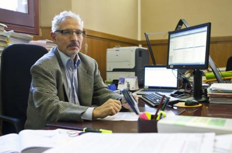 Santiago Vidal, en su despacho. Foto: Guillem Sans