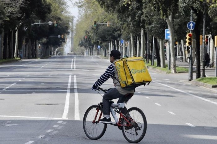 La Justicia reconoce la relación laboral entre Glovo y 85 de sus repartidores en Cantabria