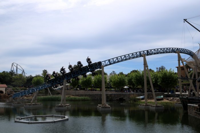 Els fons propietaris de Port Aventura posen a la venda el parc d'atraccions