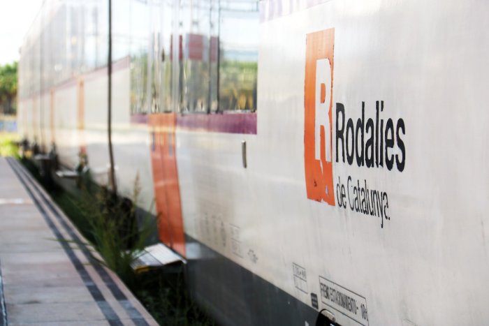 Descarrila un tren sense passatgers a Vilanova i la Geltrú i provoca retards a l'R2 Sud de Rodalies