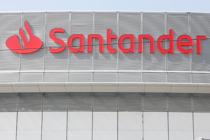 El Banco Santander ganó 11.076 millones de euros en 2023, más que el PIB de 49 países