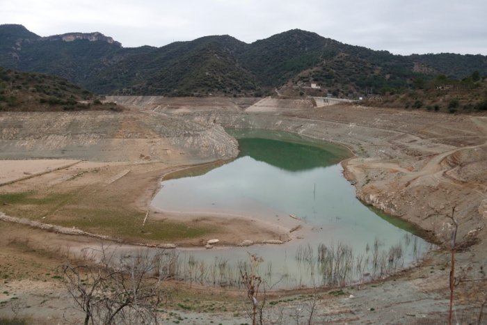 Rechazo de regantes y ecologistas a la propuesta de conectar las redes para trasvasar agua del Ebro al Llobregat