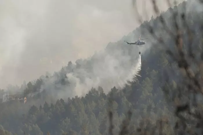 El incendio de Castelló y Teruel continúa en una situación muy complicada debido a su "gran voracidad"