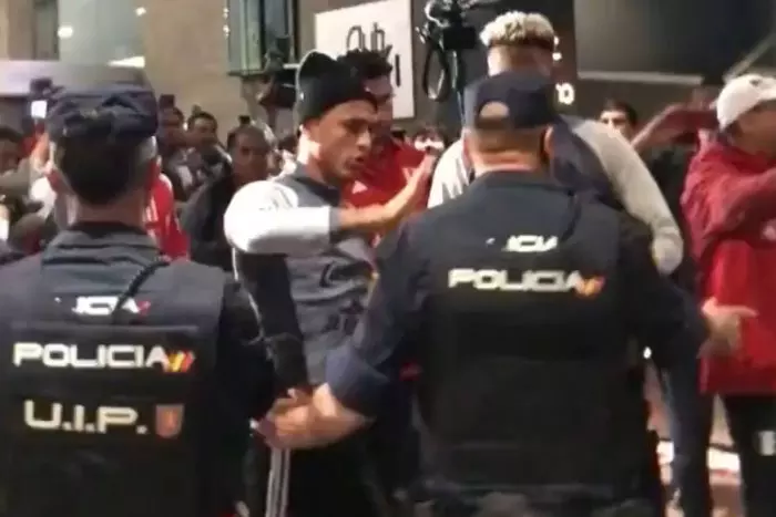Los jugadores de la selección de Perú y la Policía Nacional protagonizan un altercado en Madrid