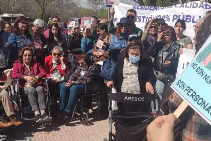 Las trabajadoras de la residencia pública de Alcalá retan a Ayuso: "Hay ancianos que han muerto por desnutrición"