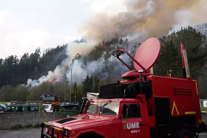 Asturias rebaja el nivel de alerta tras estabilizar los incendios y Castelló lucha por un posible reavivamiento de las llamas